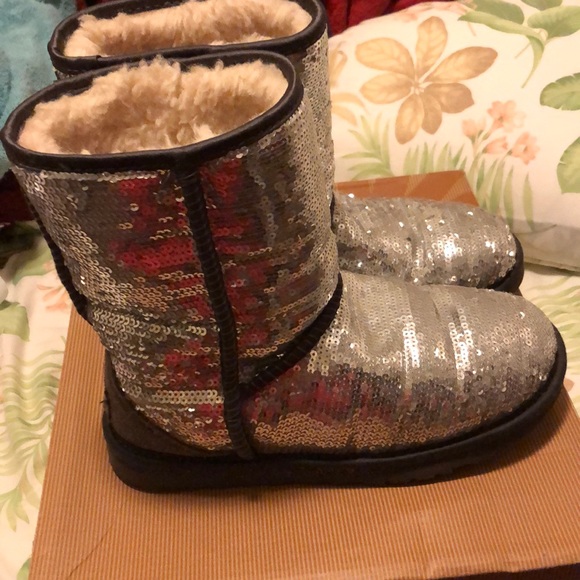 UGG Classic Short Sparkles - Picture 2 of 5